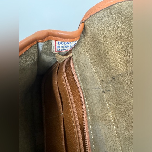 Vintage Dooney and Bourne Crossbody - Picture 16 of 16